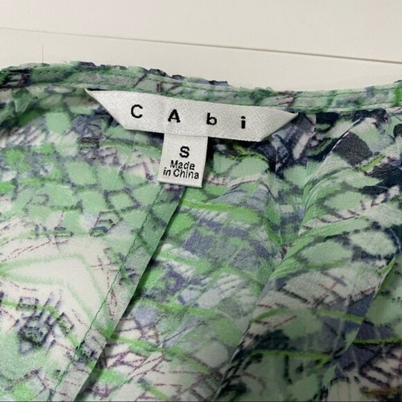 Cabi Sheer Green Printed Blouse Snakeskin Print Floaty Style #746 Small Romantic - Picture 6 of 8
